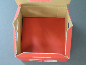 赤い家の箱の内側