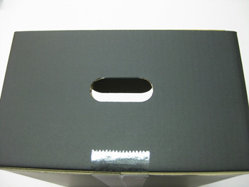 黒い収納ボックスの手掛穴