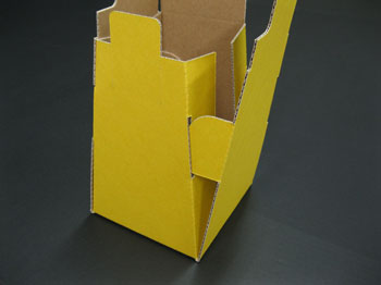 黄色いタワー型梱包組立１