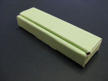 薄いグリーンのライター梱包箱
