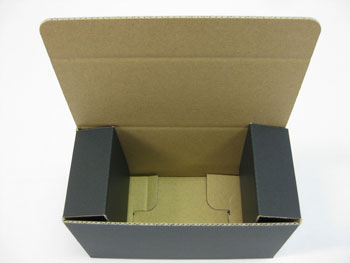 黒いボディーソープ用梱包箱の組立